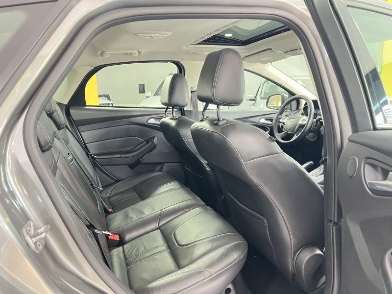 FORD FOCUS 2.0 TITANIUM PLUS HATCH 16V AUTO 2015/2015 PRIME MULTIMARCAS CAXIAS DO SUL / Carros no Vale