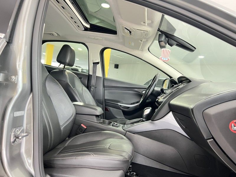 FORD FOCUS 2.0 TITANIUM PLUS HATCH 16V AUTO 2015/2015 PRIME MULTIMARCAS CAXIAS DO SUL / Carros no Vale