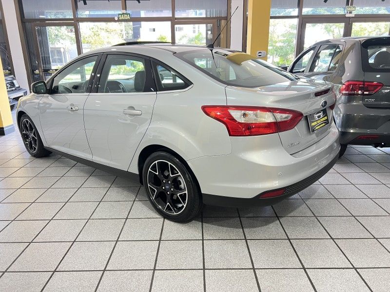 FORD FOCUS 2.0 TITANIUM SEDAN 16V 2015/2015 PRIME MULTIMARCAS CAXIAS DO SUL / Carros no Vale
