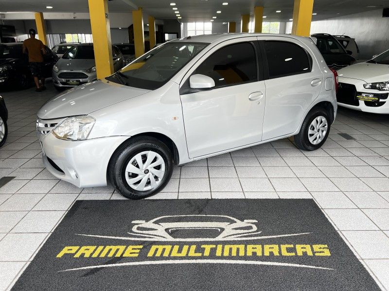 TOYOTA ETIOS 1.5 XS 16V 2014/2014 PRIME MULTIMARCAS CAXIAS DO SUL / Carros no Vale