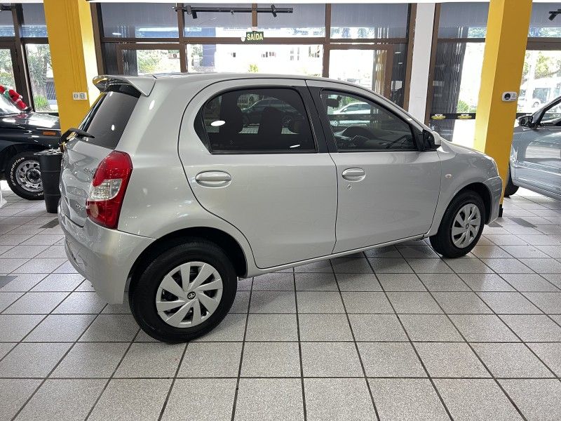 TOYOTA ETIOS 1.5 XS 16V 2014/2014 PRIME MULTIMARCAS CAXIAS DO SUL / Carros no Vale