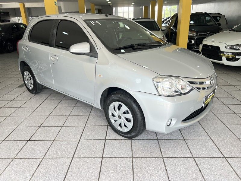 TOYOTA ETIOS 1.5 XS 16V 2014/2014 PRIME MULTIMARCAS CAXIAS DO SUL / Carros no Vale