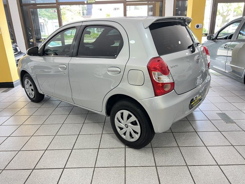 TOYOTA ETIOS 1.5 XS 16V 2014/2014 PRIME MULTIMARCAS CAXIAS DO SUL / Carros no Vale