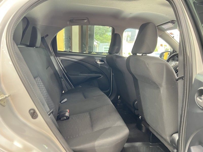 TOYOTA ETIOS 1.5 XS 16V 2014/2014 PRIME MULTIMARCAS CAXIAS DO SUL / Carros no Vale