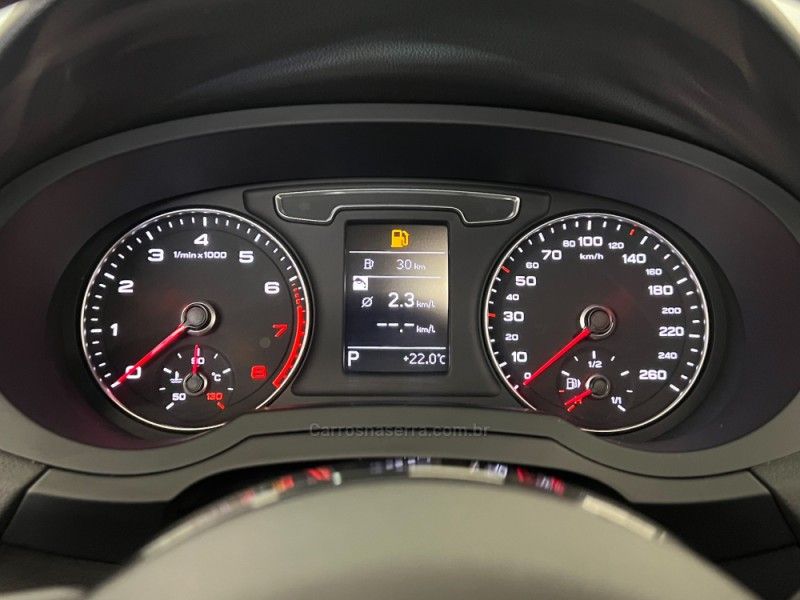 AUDI Q3 1.4 TFSI AMBIENTE S TRONIC 2018/2018 ÓTIMA CAR FLORES DA CUNHA / Carros no Vale