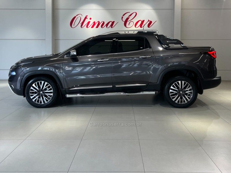 FIAT TORO 2.0 16V TURBO RANCH 4X4 AUTOMÁTICO 2023/2024 ÓTIMA CAR FLORES DA CUNHA / Carros no Vale