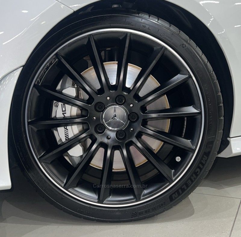 MERCEDES-BENZ CLA 35 AMG 2.0 TURBO 2022/2023 ÓTIMA CAR FLORES DA CUNHA / Carros no Vale