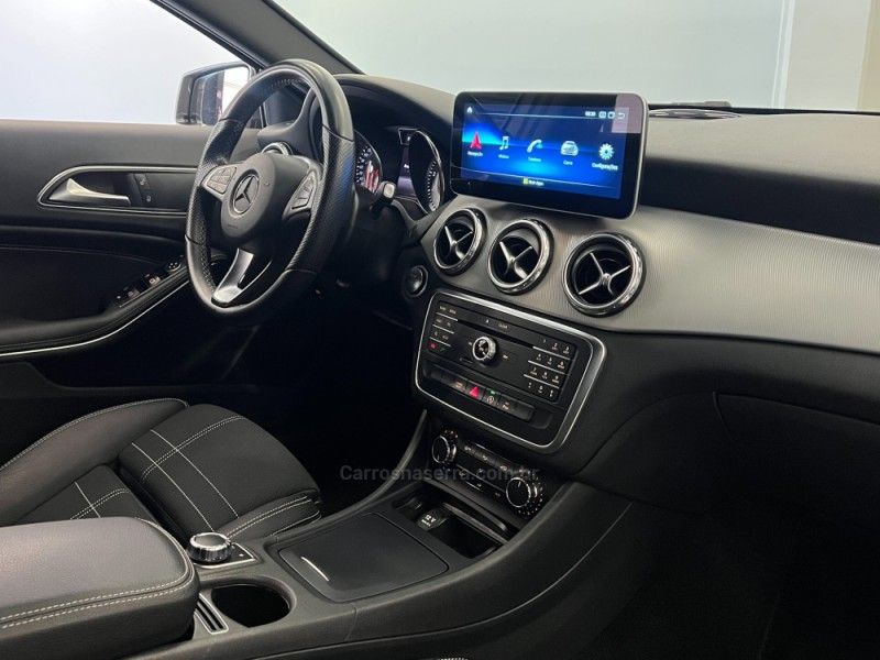 MERCEDES-BENZ GLA 200 1.6 CGI ADVANCE 16V TURBO 2015/2016 ÓTIMA CAR FLORES DA CUNHA / Carros no Vale