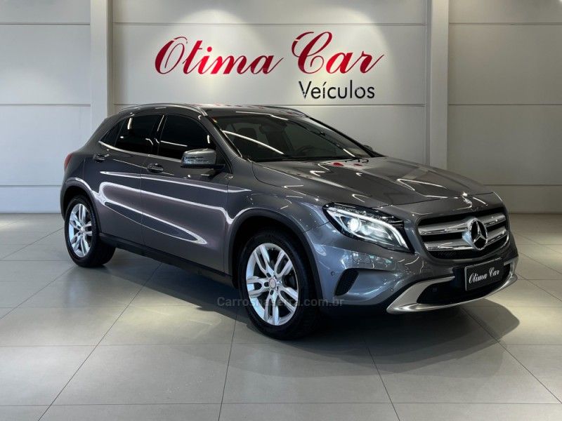 MERCEDES-BENZ GLA 200 1.6 CGI ADVANCE 16V TURBO 2015/2016 ÓTIMA CAR FLORES DA CUNHA / Carros no Vale