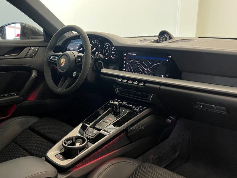 PORSCHE 911 3.0 CARRERA T COUPÉ 2024/2024 ÓTIMA CAR FLORES DA CUNHA / Carros no Vale