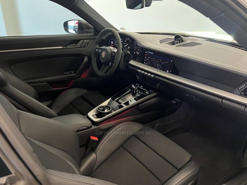 PORSCHE 911 3.0 CARRERA T COUPÉ 2024/2024 ÓTIMA CAR FLORES DA CUNHA / Carros no Vale