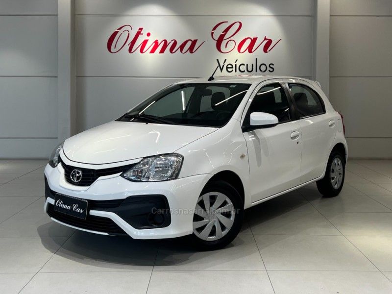 TOYOTA ETIOS 1.5 XS 16V 2017/2018 ÓTIMA CAR FLORES DA CUNHA / Carros no Vale