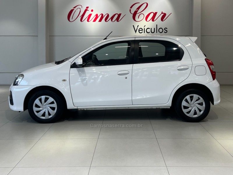 TOYOTA ETIOS 1.5 XS 16V 2017/2018 ÓTIMA CAR FLORES DA CUNHA / Carros no Vale