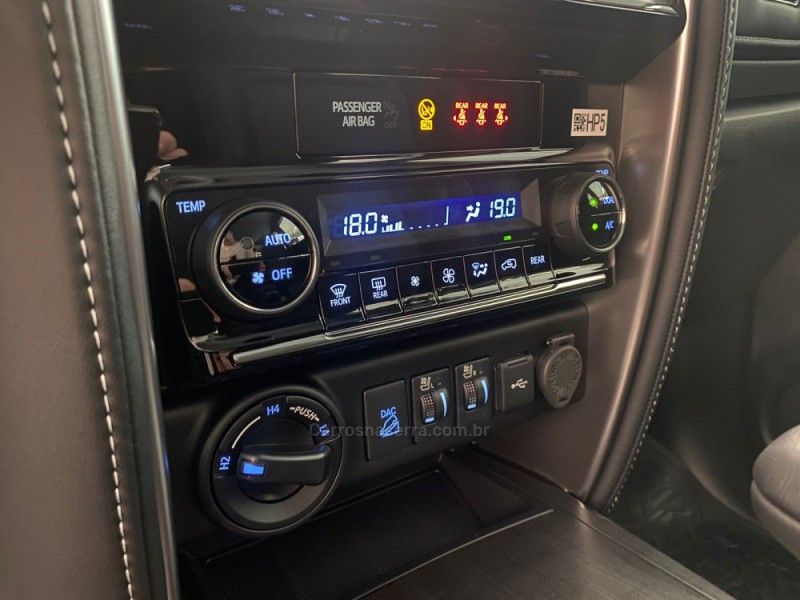 TOYOTA HILUX SW4 2.8 4X4 SRX PLATINUM TURBO 2025/2026 ÓTIMA CAR FLORES DA CUNHA / Carros no Vale