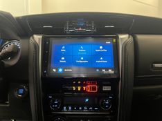 TOYOTA HILUX SW4 2.8 4X4 SRX PLATINUM TURBO 2025/2026 ÓTIMA CAR FLORES DA CUNHA / Carros no Vale