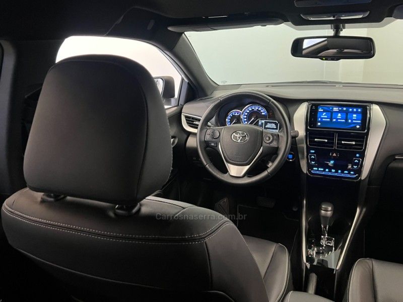 TOYOTA YARIS 1.5 XS 16V 2018/2019 ÓTIMA CAR FLORES DA CUNHA / Carros no Vale