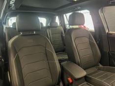 VOLKSWAGEN TIGUAN 2.0 ALLSPACE R-LINE 300 TSI 2024/2025 ÓTIMA CAR FLORES DA CUNHA / Carros no Vale