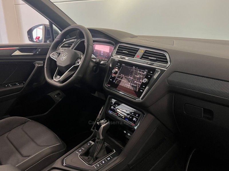 VOLKSWAGEN TIGUAN 2.0 ALLSPACE R-LINE 300 TSI 2024/2025 ÓTIMA CAR FLORES DA CUNHA / Carros no Vale