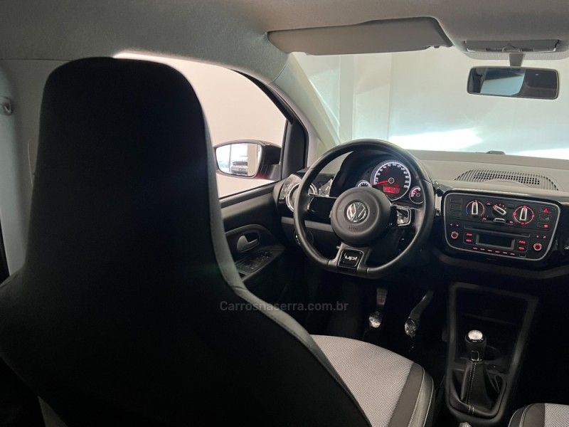 VOLKSWAGEN UP 1.0 MPI RED UP 12V 2016/2017 ÓTIMA CAR FLORES DA CUNHA / Carros no Vale