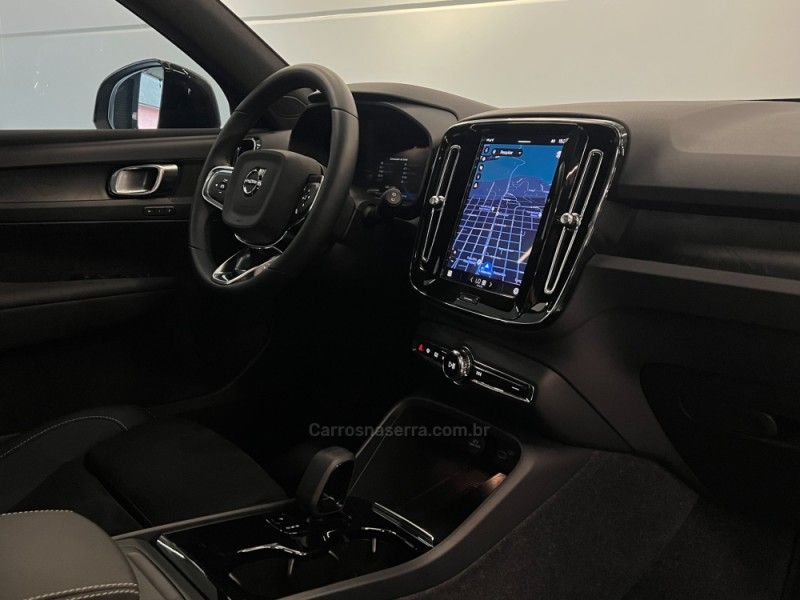 VOLVO XC 40 P6 RECHARGE ELECTRIC PLUS 2023/2024 ÓTIMA CAR FLORES DA CUNHA / Carros no Vale