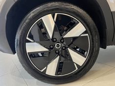 VOLVO XC 40 P6 RECHARGE ELECTRIC PLUS 2023/2024 ÓTIMA CAR FLORES DA CUNHA / Carros no Vale