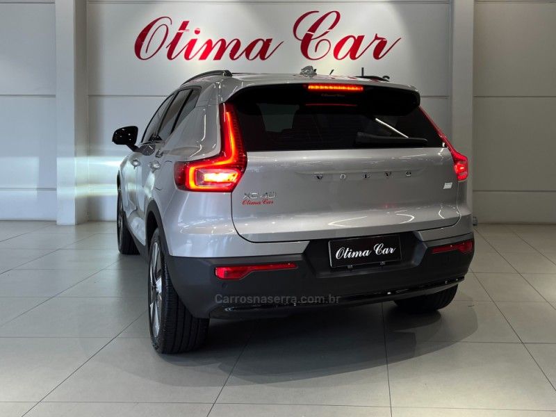 VOLVO XC 40 P6 RECHARGE ELECTRIC PLUS 2023/2024 ÓTIMA CAR FLORES DA CUNHA / Carros no Vale