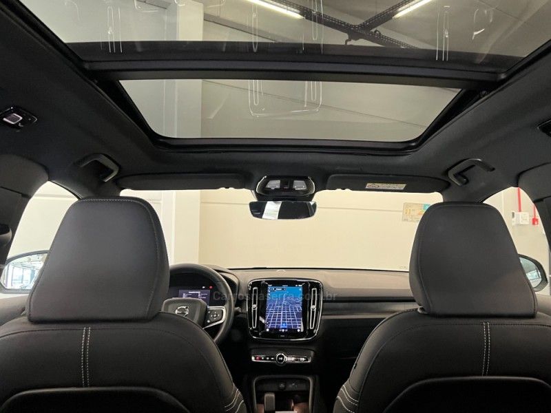 VOLVO XC 40 P6 RECHARGE ELECTRIC PLUS 2023/2024 ÓTIMA CAR FLORES DA CUNHA / Carros no Vale