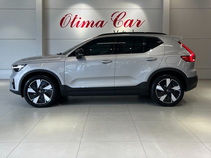 VOLVO XC 40 P6 RECHARGE ELECTRIC PLUS 2023/2024 ÓTIMA CAR FLORES DA CUNHA / Carros no Vale