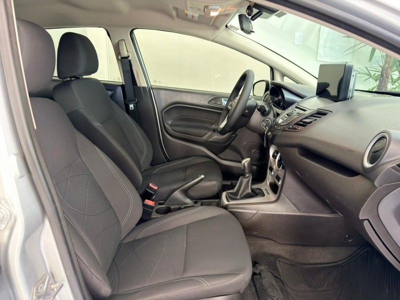 FORD FIESTA 1.6 SE SEDAN 16V 2015/2015 ANDRIGO VEÍCULOS CAXIAS DO SUL / Carros no Vale
