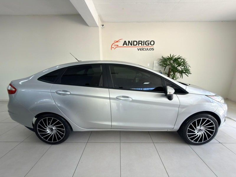 FORD FIESTA 1.6 SE SEDAN 16V 2015/2015 ANDRIGO VEÍCULOS CAXIAS DO SUL / Carros no Vale