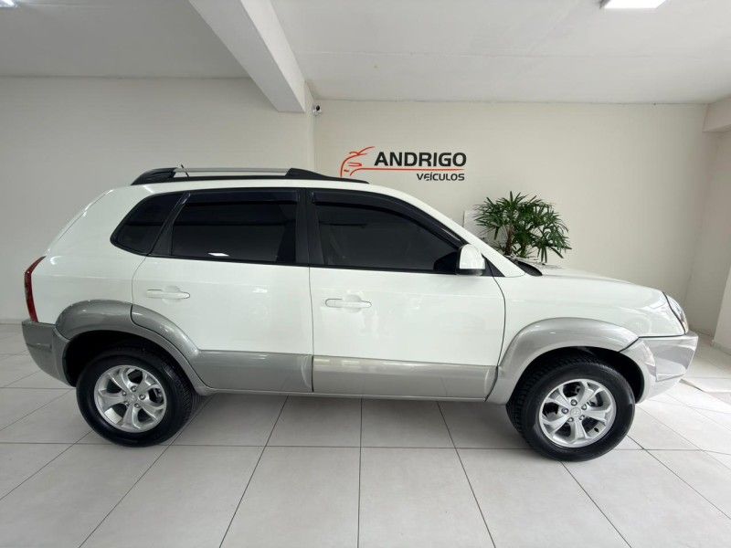 HYUNDAI TUCSON 2.0 MPFI GLS BASE 16V 143CV 2WD 2014/2015 ANDRIGO VEÍCULOS CAXIAS DO SUL / Carros no Vale HYUNDAI TUCSON 2.0 MPFI GLS BASE 16V 143CV 2WD 2014/2015 ANDRIGO VEÍCULOS CAXIAS DO SUL / Carros no Vale