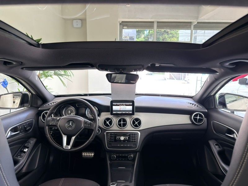 MERCEDES-BENZ A 200 1.6 TURBO 16V 2014/2015 ANDRIGO VEÍCULOS CAXIAS DO SUL / Carros no Vale