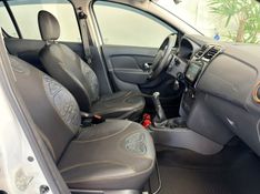 RENAULT SANDERO 1.6 STEPWAY 8V 2015/2015 ANDRIGO VEÍCULOS CAXIAS DO SUL / Carros no Vale
