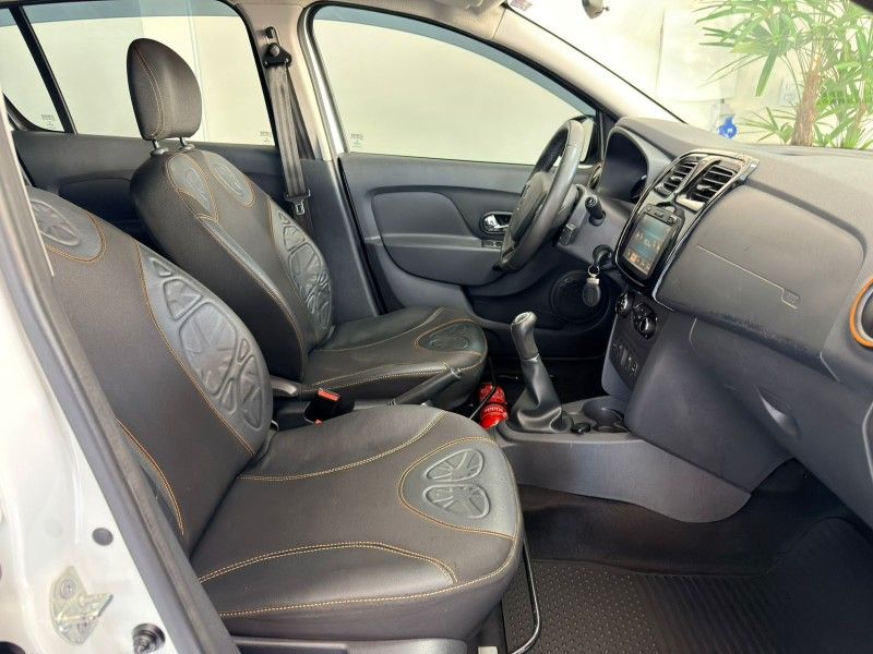 RENAULT SANDERO 1.6 STEPWAY 8V 2015/2015 ANDRIGO VEÍCULOS CAXIAS DO SUL / Carros no Vale RENAULT SANDERO 1.6 STEPWAY 8V 2015/2015 ANDRIGO VEÍCULOS CAXIAS DO SUL / Carros no Vale