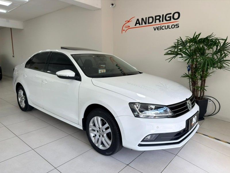 VOLKSWAGEN JETTA 1.4 16V TSI COMFORTLINE TIPTRONIC 2016/2017 ANDRIGO VEÍCULOS CAXIAS DO SUL / Carros no Vale