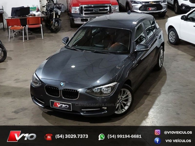 BMW 118I 1.6 URBAN LINE 16V TURBO 2013/2014 V10 VEÍCULOS CAXIAS DO SUL / Carros no Vale