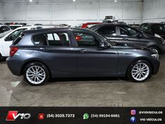 BMW 118I 1.6 URBAN LINE 16V TURBO 2013/2014 V10 VEÍCULOS CAXIAS DO SUL / Carros no Vale