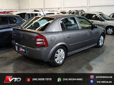 CHEVROLET ASTRA 2.0 MPFI CD 8V 2003/2004 V10 VEÍCULOS CAXIAS DO SUL / Carros no Vale