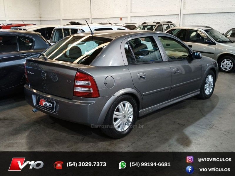CHEVROLET ASTRA 2.0 MPFI CD 8V 2003/2004 V10 VEÍCULOS CAXIAS DO SUL / Carros no Vale
