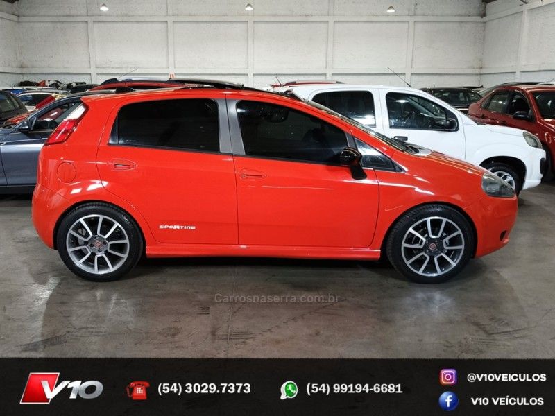 FIAT PUNTO 1.8 SPORTING 8V 2011/2011 V10 VEÍCULOS CAXIAS DO SUL / Carros no Vale