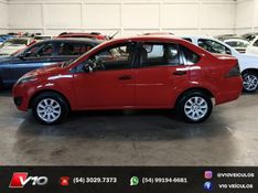 FORD FIESTA 1.6 MPI SEDAN 8V 2010/2011 V10 VEÍCULOS CAXIAS DO SUL / Carros no Vale