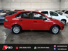 FORD FIESTA 1.6 MPI SEDAN 8V 2010/2011 V10 VEÍCULOS CAXIAS DO SUL / Carros no Vale