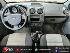FORD FIESTA 1.6 MPI SEDAN 8V 2010/2011 V10 VEÍCULOS CAXIAS DO SUL / Carros no Vale