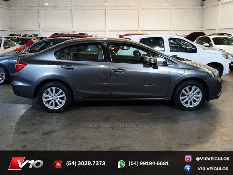 HONDA CIVIC 1.8 LXS 16V 2011/2012 V10 VEÍCULOS CAXIAS DO SUL / Carros no Vale