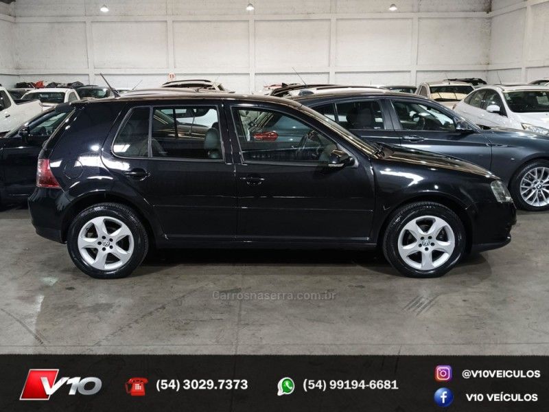 VOLKSWAGEN GOLF 1.6 MI TECH 8V 2008/2009 V10 VEÍCULOS CAXIAS DO SUL / Carros no Vale