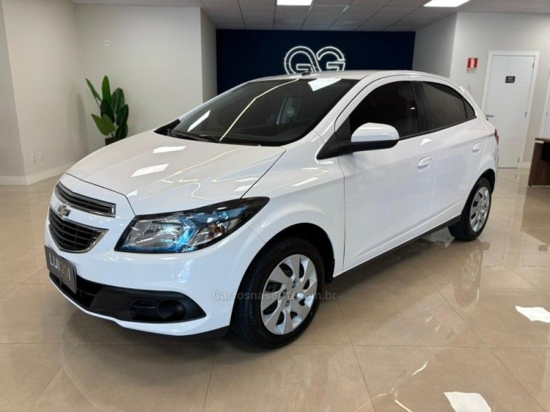 CHEVROLET ONIX 1.4 MPFI LT 8V 2013/2014 LUIGGI AUTOMÓVEIS CARLOS BARBOSA / Carros no Vale