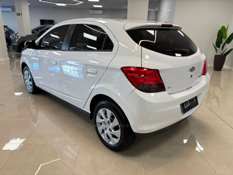 CHEVROLET ONIX 1.4 MPFI LT 8V 2013/2014 LUIGGI AUTOMÓVEIS CARLOS BARBOSA / Carros no Vale