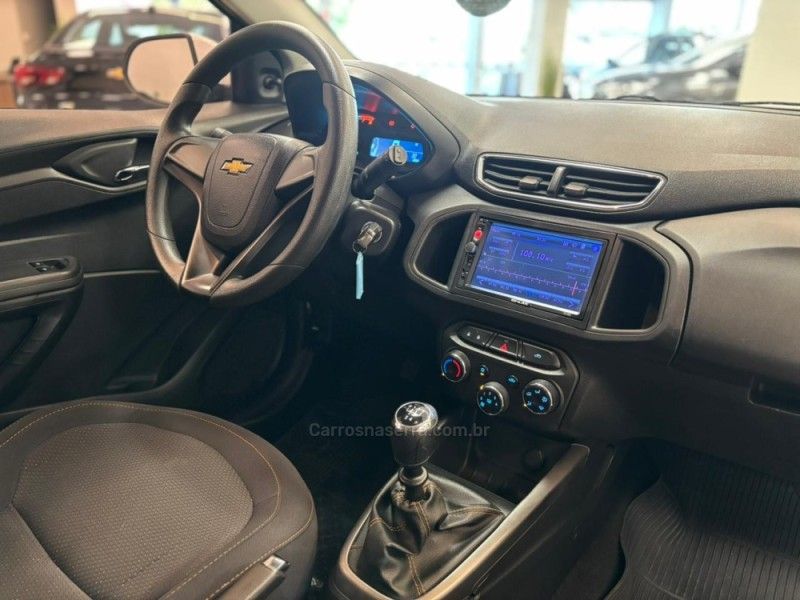 CHEVROLET ONIX 1.4 MPFI LT 8V 2013/2014 LUIGGI AUTOMÓVEIS CARLOS BARBOSA / Carros no Vale