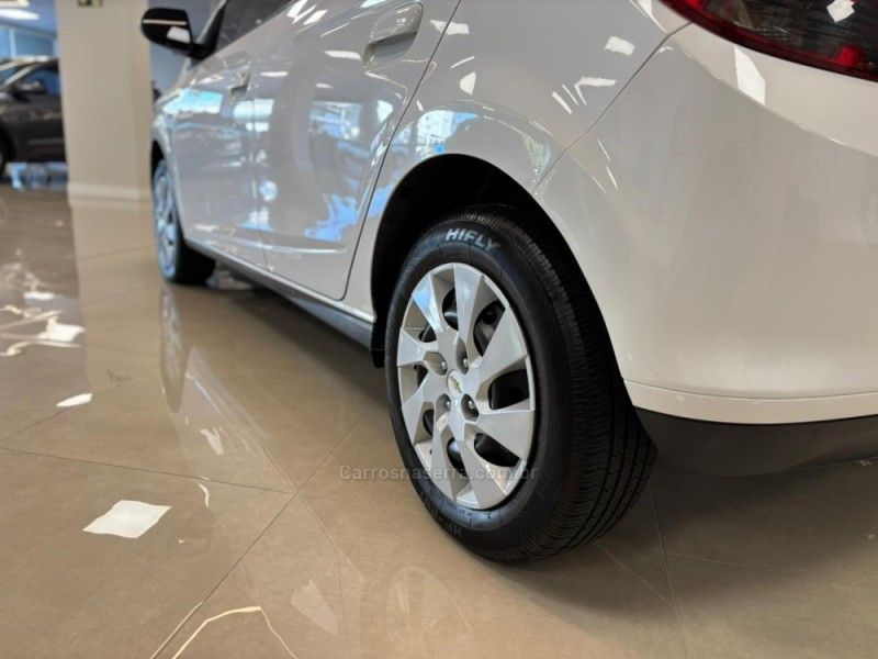 CHEVROLET ONIX 1.4 MPFI LT 8V 2013/2014 LUIGGI AUTOMÓVEIS CARLOS BARBOSA / Carros no Vale