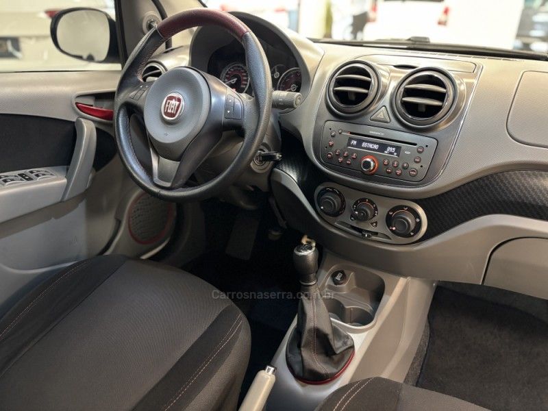 FIAT PALIO 1.6 MPI SPORTING 16V 2013/2013 LUIGGI AUTOMÓVEIS CARLOS BARBOSA / Carros no Vale
